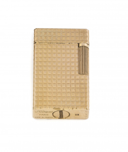 411.  Encendedor DUPONT plaqué or con decoración de punta de diamante. Ref U2108.