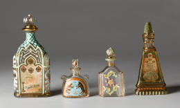 975.  Bote de perfume en vidrio y pintura esmaltada con flor y motivos vegetales y dorado.Imperio ruso h.1896.