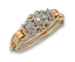 62.  Brazalete rígido años 50 con broche de brillantes desmontable para doble uso,como broche de brillantes y brazalete de oro.