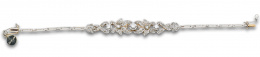 55.  Pulsera de brillantes y diamantes años 50 con centros florales entre cintas y cadena de eslabón rectangular.