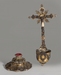 650.  Pie de cáliz o custodia, en plata moldeada, dorada y punzonada.Trabajo colonial, Centroamérica (¿Ecuador?), S. XVII..