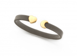 682.  Brazalete en malla de acero con corazón y luna en oro de 18K.
