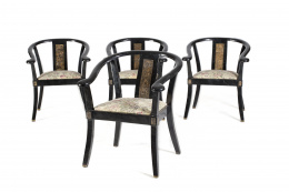 1104.  “Villa Versace chairs” conjunto de cuatro sillas en  mármol negro y marrón con fileteado de bronce.Italia, años 70.