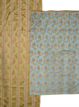 1481.  Juego de tres telas en seda azul con flores bordadas.Trabajo valenciano, mediados del S. XIX.