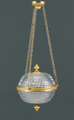 525.  Lámpara con forma de globo de cristal y bronce dorado posiblemente Baccarat.Trabajo francés S.XX.
