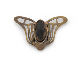 721.  Hebilla Art -Nouveau en metal mate con óvalo de esmalte negro central.