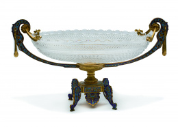 1113.  Centro de cristal tallado, montado en bronce dorado con esmalte cloisonné.Trabajo francés, ffs. del S. XIX.