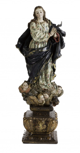 1077.  Inmaculada, escultura en madera tallada y policromada.Escuela Sevillana, ffs. S. XVII.