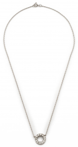 699.  Colgante circular de brillantes con montura y cadena de platino.