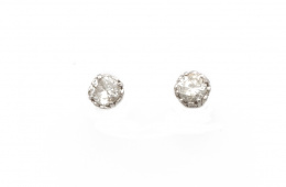 708.  Pendientes dormilonas de brillantes que suman 1,10 ct.