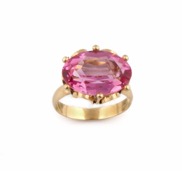 727.  Sortija con rosa de Francia de talla oval en montura de oro rosa de 18K.