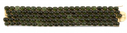 391.  Brazalete de cabuchones de turmalinas verdes dispuestos en cinco filas articuladas que forman banda ancha
