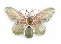 411.  Broche mariposa con alas de esmalte plique-à-jour  con cuerpo de cabuchones de citrino y turmalina verde y brillantes en perfil exterior de las alas
