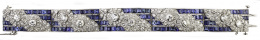 592.  Brazalete Art-Decó de platino y brillantes de flores en bandas oblicuas sobre fondo de zafiros calibrados, con diseño de cinco centros arqueados articulados