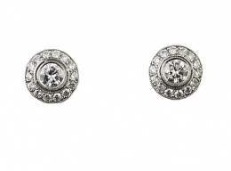 135.  Pendientes ojo de perdiz de brillantes estilo Art-Decó con brillante central de 0,30 ct aprox orlados de brillantes