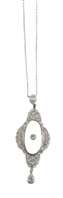 116.  Pendentif Art-Decó con cristal de roca y brillantes con gota con brillante superior e inferior