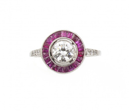 696.  Sortija ojo de perdiz con brillante central de 0,85 ct orlado de rubíes en montura de platino