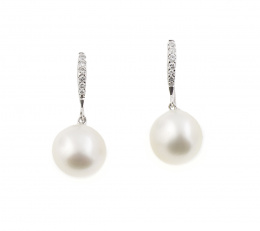 657.  Pendientes largos con brillantes y perlas australianas abotonadas colgantes