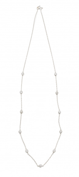 740.  Cadena de platino con chatones de brillantes que alternan con los eslabones