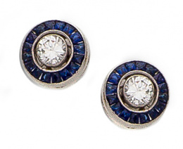 644.  Pendientes ojos de perdiz con brillantes centrales de 0,44 ct orlados de zafiros calibrados