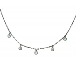 105.  Cadena con cinco chatones de brillantes colgantes en montura de platino.