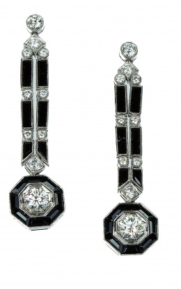 190.  Pendientes lagos Art- Decó de brillantes y ónix con diseño geométrico, con brillantes colgantes de 0,50 ct aprox orlados de marco octogonal de ónix