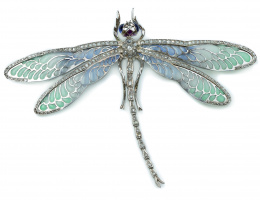 191.  Broche libélula con alas de esmalte plique a jour, cabeza de zafiros, rubíes y brillantes y cola cuajada de brillantes