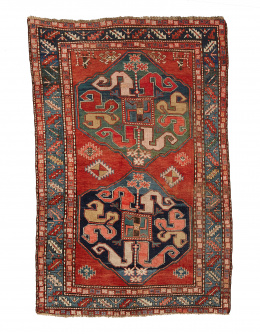 1125.  Alfombra en lana Clouband Kazak.Trabajo caucásico, S. XIX.