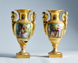 344.  Pareja de jarrones de estilo imperio de porcelana de París, esmaltados y dorados a fuego, con cartela pintadas por ambas caras.Trabajo francés,  S. XIX.