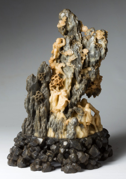 1185.  “Viaje al Oeste” Escultura de escena en esteatita.China, Dinastía Qing, ppios. S. XX.