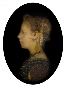 1361.  Retrato de dama en cera, con perlas y piedras aplicadas, siguiendo modelos del quattrocento Italiano.Segunda mitad del S. XIX..