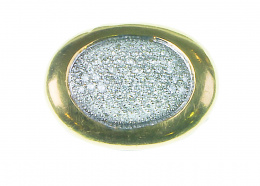 697.  Sortija con óvalo ligeramente bombé de pavé de brillantes en oro blanco , con marco oval de oro amarillo