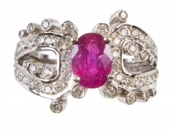 724.  Sortija de brillantes con rubí central de talla oval de 1 ct aprox