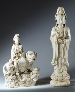 1187.  Guanyin en porcelana “Blanch de Chine”, S. XX.  .