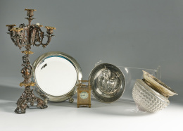 661.  Reloj de carruaje en bronce y strass, S. XX.