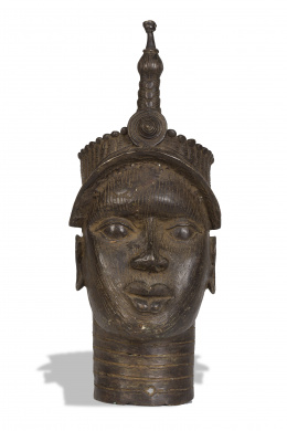 1144.  Cabeza en bronce de mujer de color. Trabajo africano..