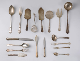 1072.  Cubertería en plata Trabajo español S.XX.