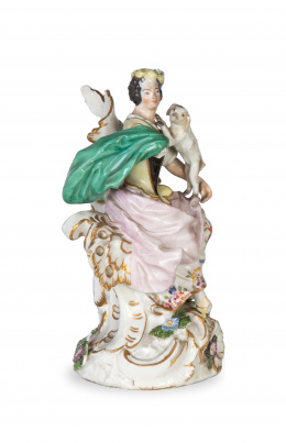 1309.  Dama con perrito.Figura escultórica de porcelana esmaltada y dorada.Meissen, h. 1730-1763.