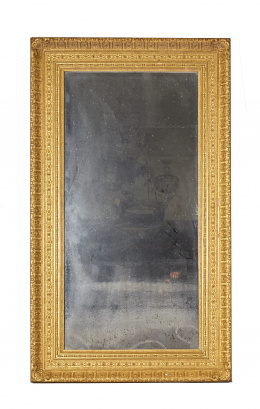 661.  Espejo rectangular de madera estucada y dorada.Trabajo  francés, primer cuarto del S. XIX..