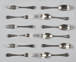 1227.  Lote de seis tenedores y seis cucharas, época fernandina, en plata española punzonada.  Carlos Marschal* (1763-1824), Madrid Villa y Corte, año 1819..