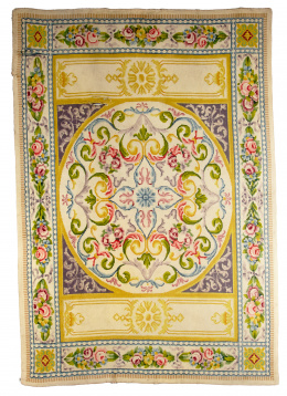 515.  Alfombra en lana de nudo turco de estilo SavonnerieReal Fábrica de tapices, S. XX..