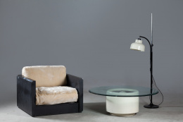 1051.  Pareja de sillones de madera lacada de negro, S. XX.