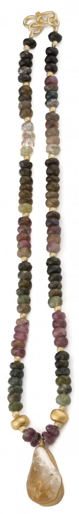 567.  Collar de turmalinas facetadas de diversos colores con centro de gota irregular de citrino.