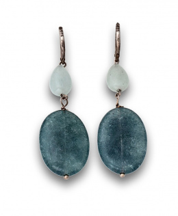 83.  Pendientes largos de Angelita en montura de plata.