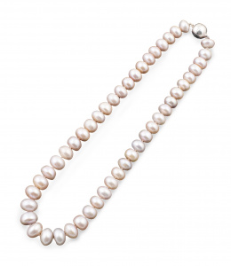 140.  Collar de perlas rosadas de agua dulce en degradé con cierre de imán en plata.