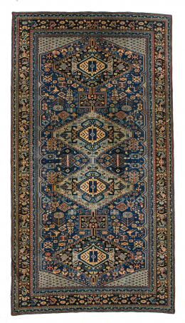 406.  Alfombra en seda con campo azul y geométrica.Persia, pp. del S. XX..
