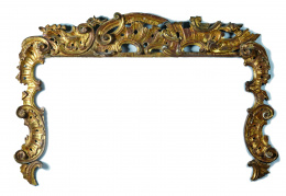 1384.  Fragmento de retablo rococó en madera tallada y dorada.Trabajo español, mediados del S. XVIII..