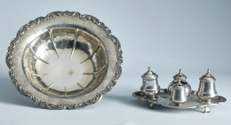 518.  Escribanía Carlos III en plata española punzonada.Manuel López, ¿Arcos?, Burgos, año 1772..