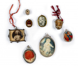 1208.  Colección de ocho relicarios y medallas.Trabajo español, S. XVII y XVIII.
