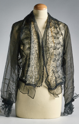 1258.  Chaqueta en gasa de seda negra con hojas bordadas, h. 1900.
